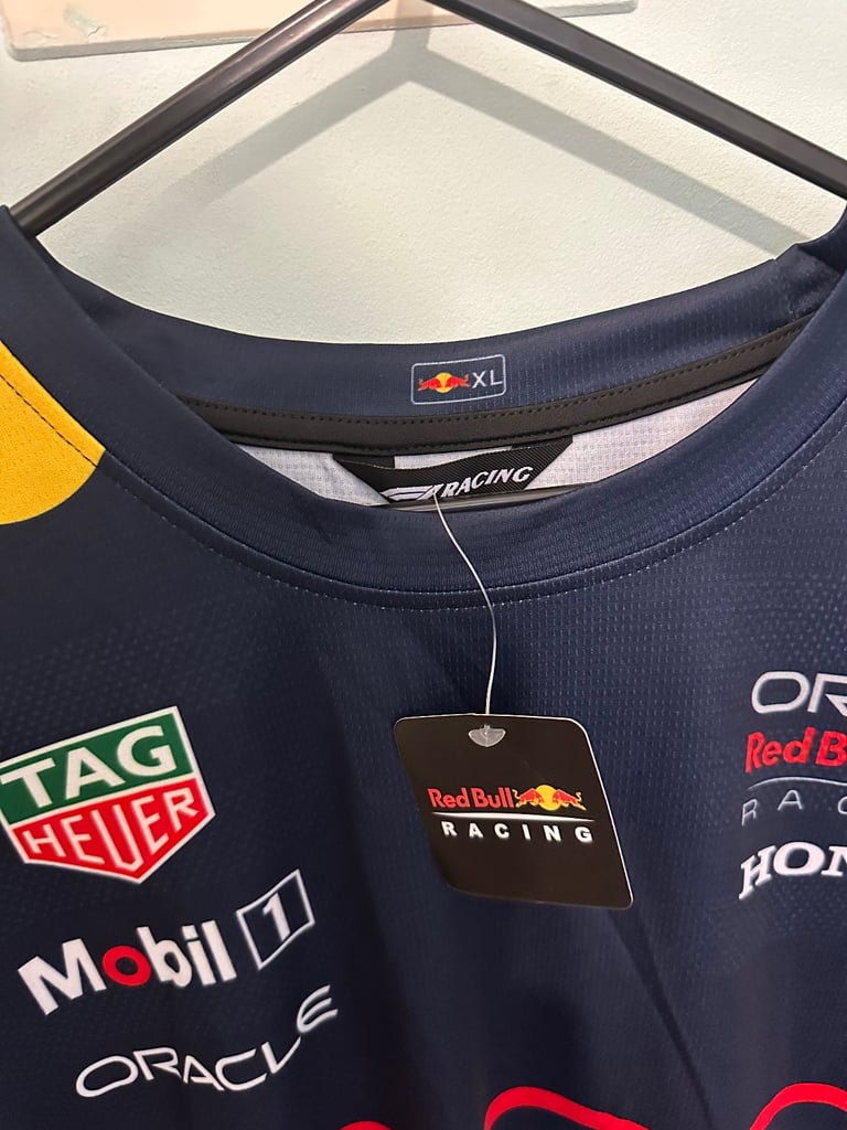 MENS BRAND NEW RED BULL T SHIRT XL