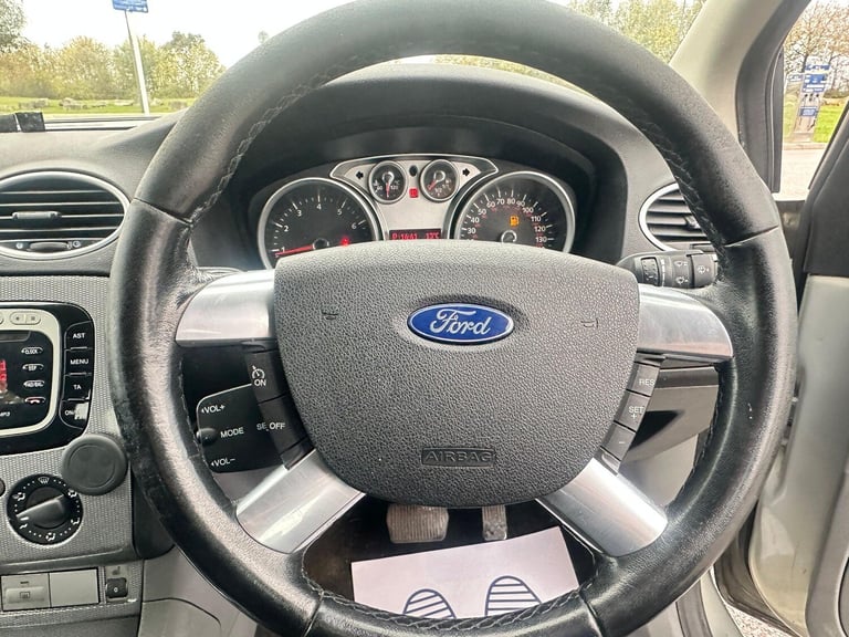 2010 Ford Focus 1.6 Titanium 5dr HATCHBACK Petrol Automatic