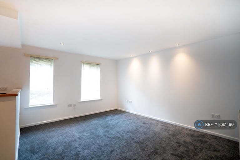2 bedroom flat in City Quay, Liverpool, L3 (2 bed) (#2661490)