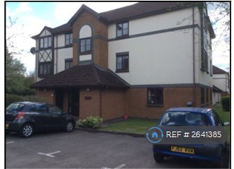 2 bedroom flat in Wordsworth Mead, Redhill, RH1 (2 bed) (#2641385)
