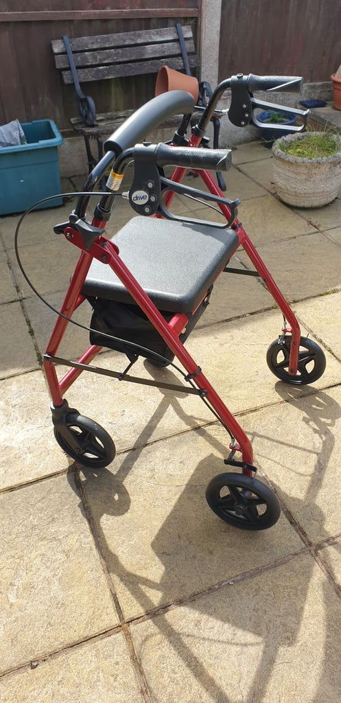 Walking aid with seat 