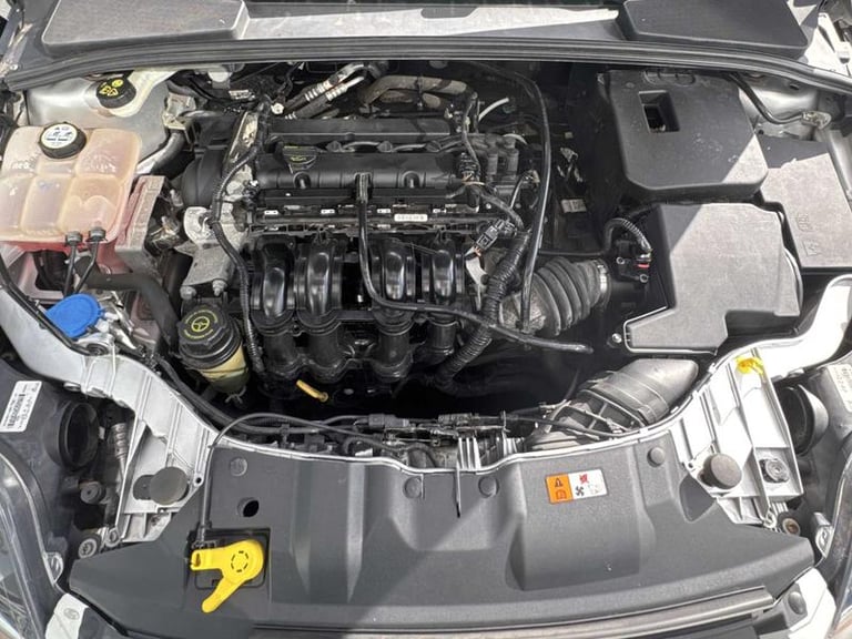 2014 Ford Focus 1.6 125 Zetec Navigator 5dr Powershift HATCHBACK PETROL Automatic