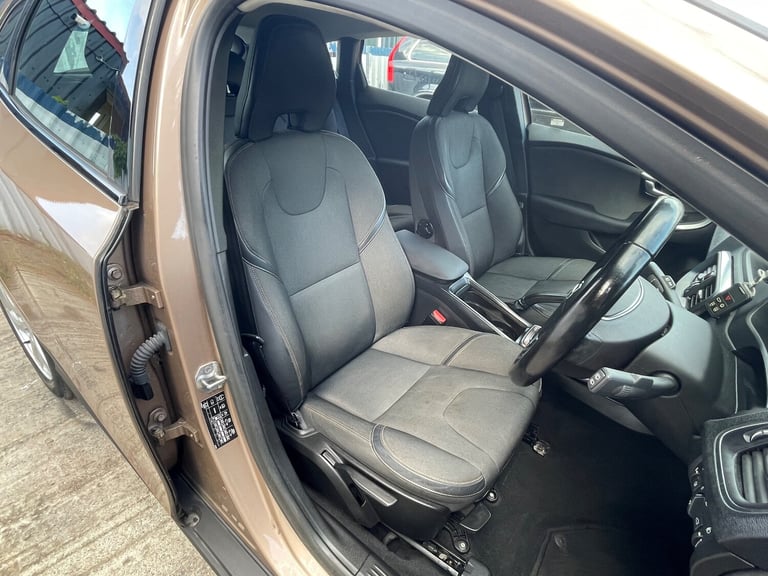 2014 Volvo V40 Cross Country 1.6 D2 CROSS COUNTRY SE AUTOMATIC 5-Door Diesel