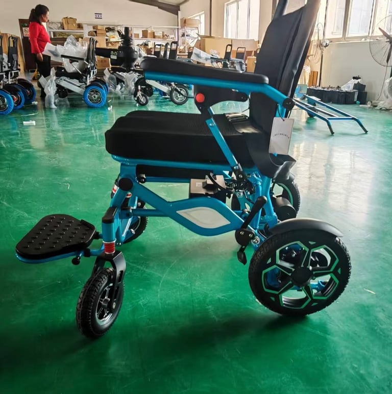 Folding electric wheelchair 