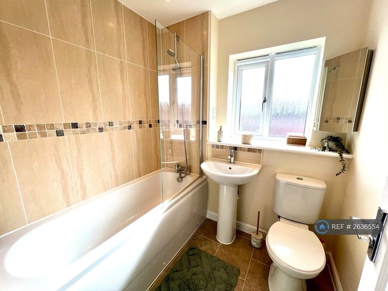 3 bedroom house in Admiral Way, Leamington Spa, CV31 (3 bed) (#2636554)