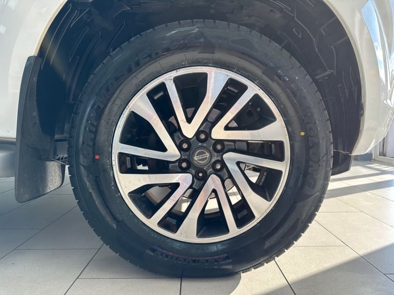 2016 Nissan Navara 2.3 dCi Tekna Pickup Double Cab 4dr Diesel Auto 4WD Euro 6 (190 ps) PICKUP Die...