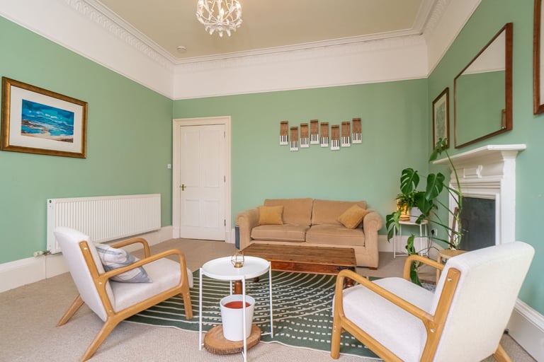 Bright, spacious, extremely well presented 3 bedroom property in Bruntsfield