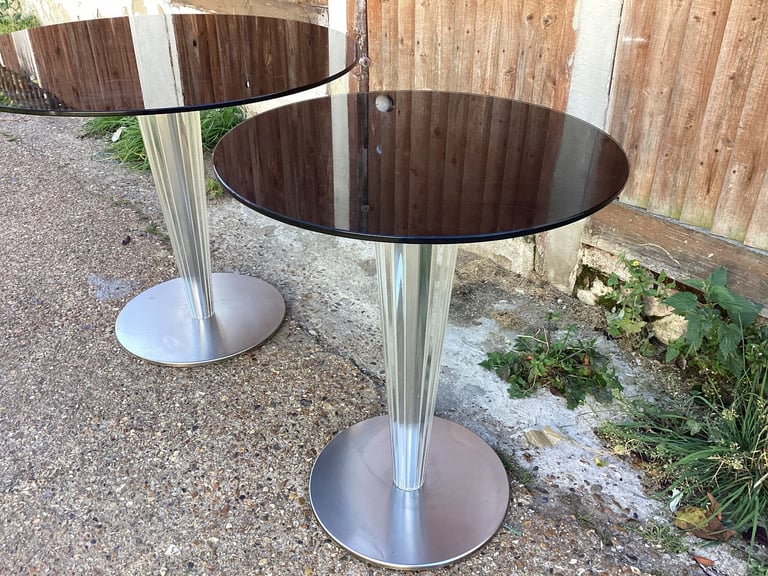 Restaurant large and small round tables with tempered glass excellent condition 
