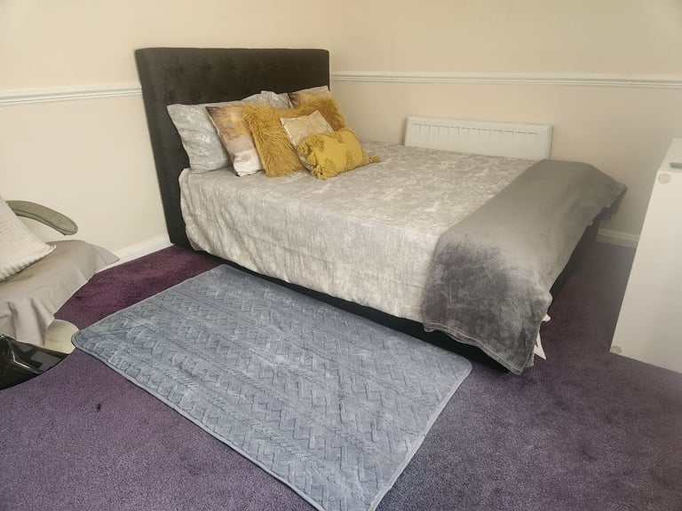 Double room to rent for 2 boys 