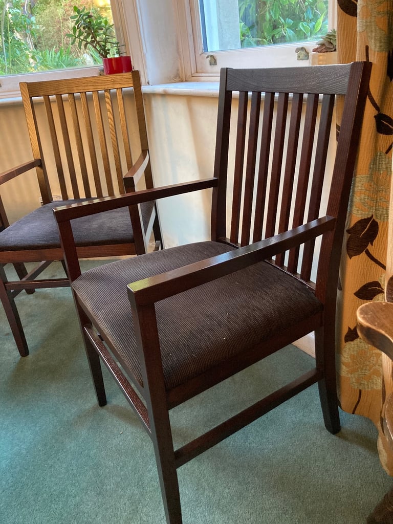 Set of 4 solid dining chairs