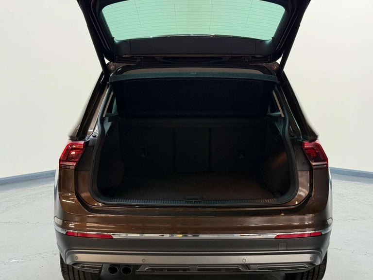 2017 Volkswagen Tiguan 2.0 TDI BlueMotion Tech SEL DSG 4Motion Euro 6 (s/s) 5dr SUV Diesel Automatic