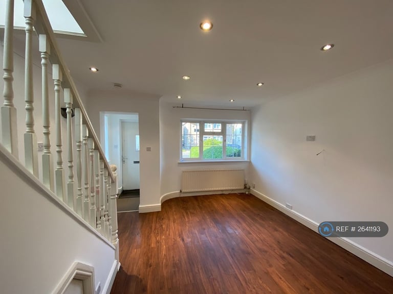 3 bedroom house in Northumberland Crescent, Feltham, TW14 (3 bed) (#2641193)