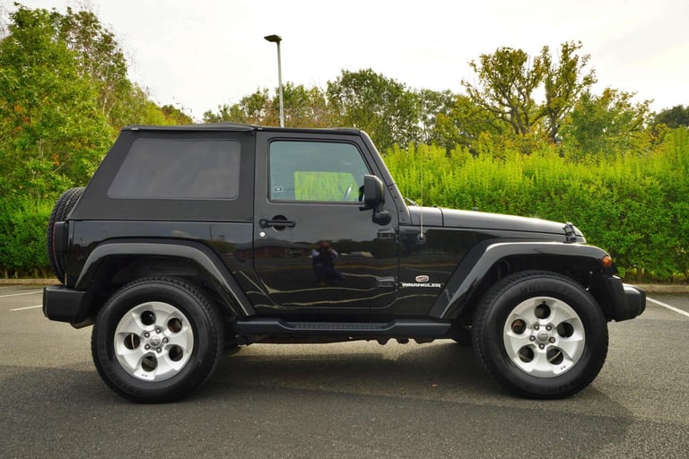 2015 Jeep Wrangler 2.8 CRD Overland 2dr Auto CONVERTIBLE DIESEL Automatic