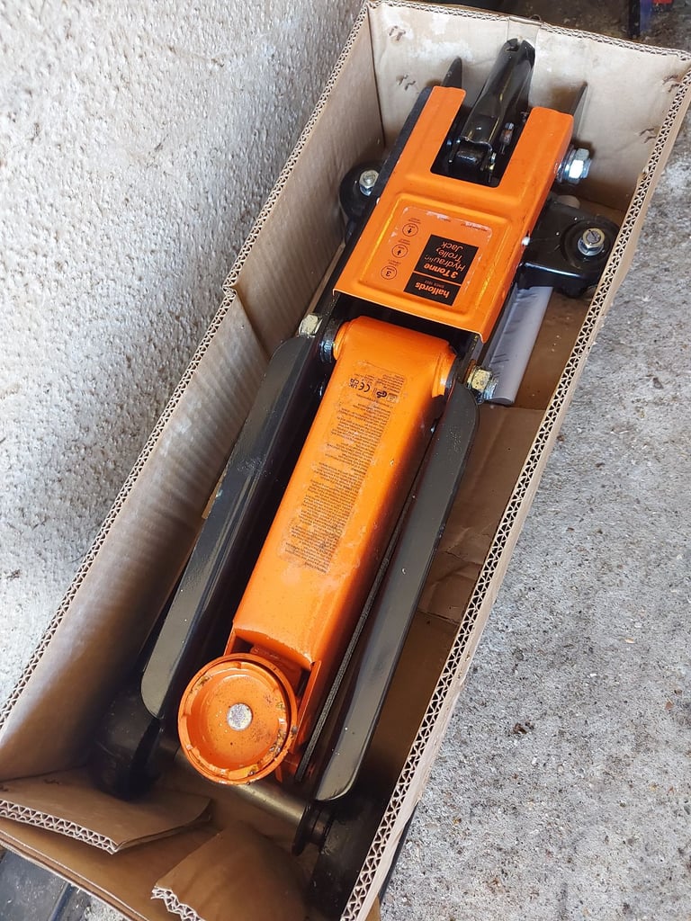 Halfords 3 Tonne Hydraulic Trolley Jack - Heavy Duty Car Lifting Tool (Boxed)