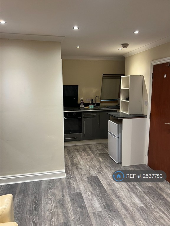 Studio flat in Brookhill Road, London, SE18 (#2637783)