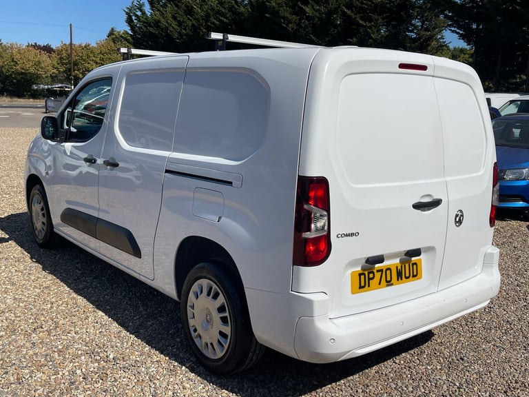 2020 Vauxhall Combo 1.5 Turbo D 2300 Sportive L2 H1 Euro 6 4dr PANEL VAN Diesel Manual