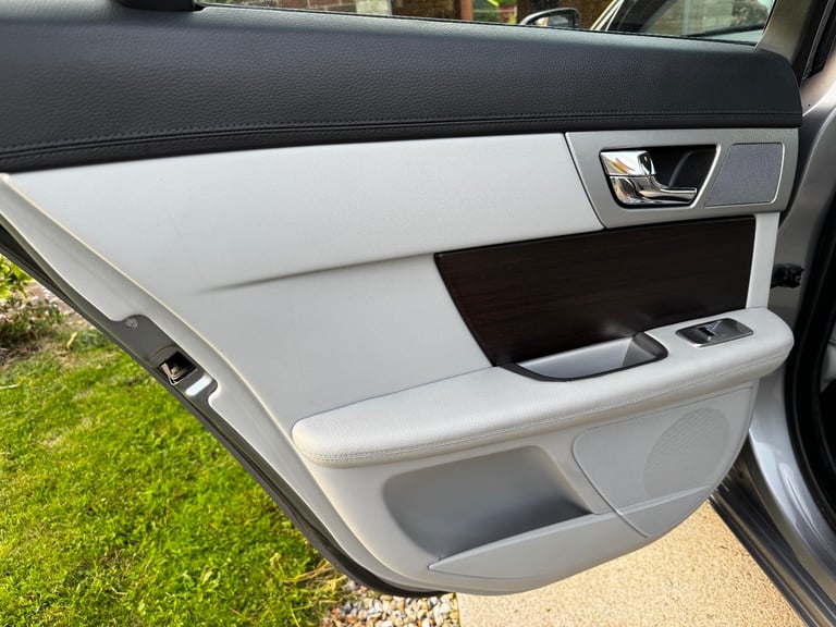 Jaguar, XF, Saloon, 2012, Other, 2993 (cc), 4 doors
