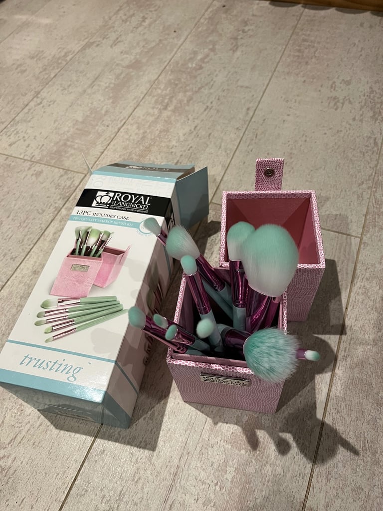 image for Royal langnickle make up brushes 