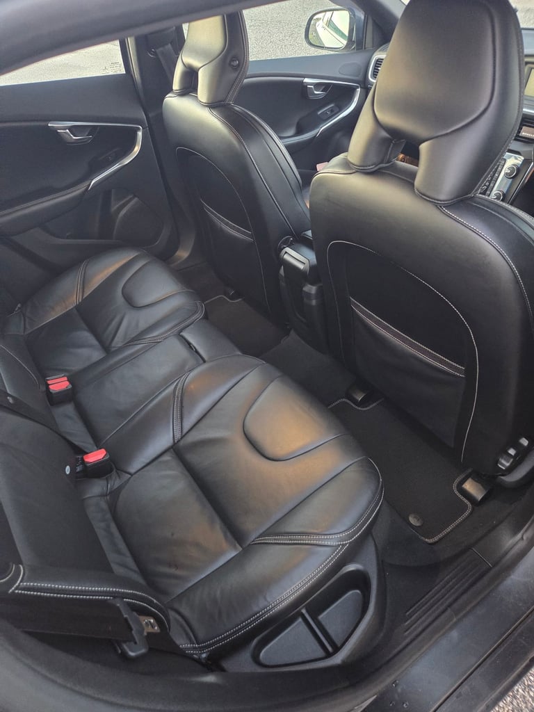 Volvo, V40, Hatchback, 2013, Manual, 1984 (cc), 5 door