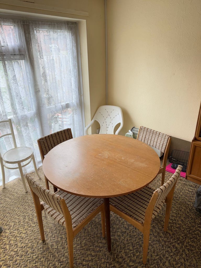 Dining table with 4 chairs 