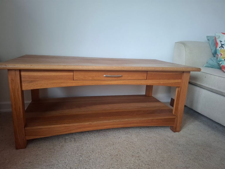 3 matching Solid Oak coffee tables / TV cabinet