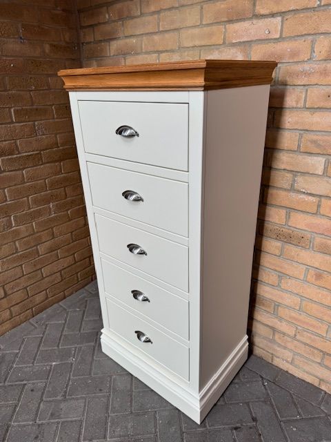BRAND NEW EX-DISPLAY SOLID OAK FURNITURE - CLOSING DOWN SALE 