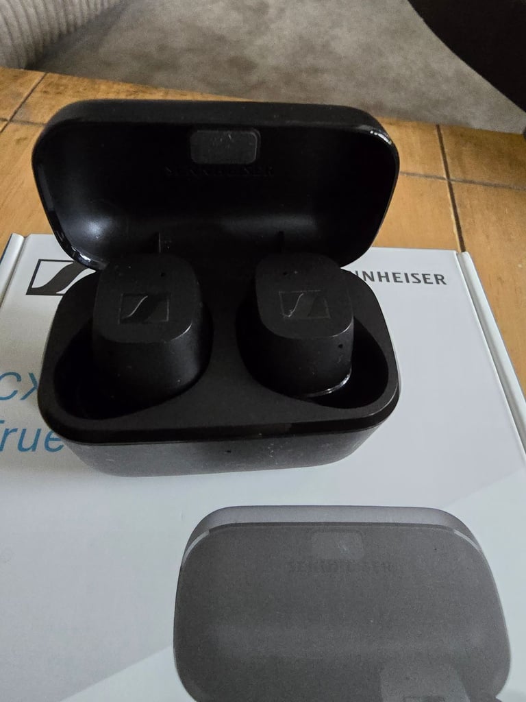 SENNHEISER Ear buds with bass boost