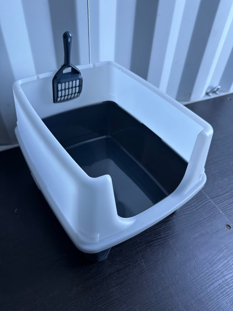Iris Ohyama Cat Litter Tray with Scoop Grey Easy to Clean Adult Cats Litter Box