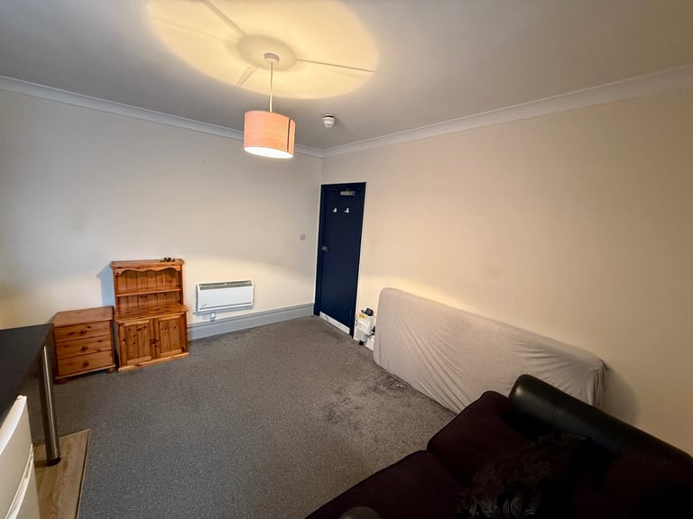Bedsit to let