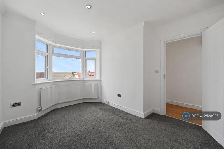 4 bedroom flat in Dudley Road, Harrow, HA2 (4 bed) (#2528925)