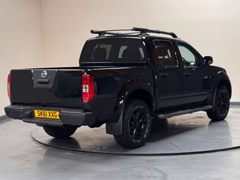 2011 Nissan Navara Double Cab Pick Up Tekna 2.5dCi 190 4WD PICK UP DIESEL Manual