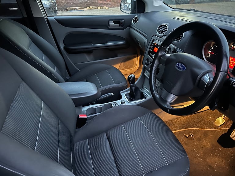 Ford Focus 1.6 Titanium Black 5 doors