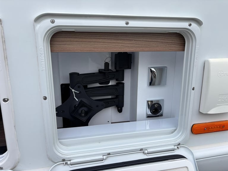 20 SWIFT CHALLENGER 835 X, SPECIAL EDITION CELESTE, AWD MOVER, ALDE, TALL FRIDGE