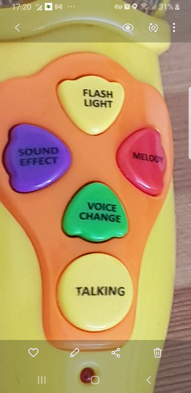 MICROPHONE WITH VOICE CHANGING EFFECTS & FLASHLIGHT KIDS TOY. Needs fixing
