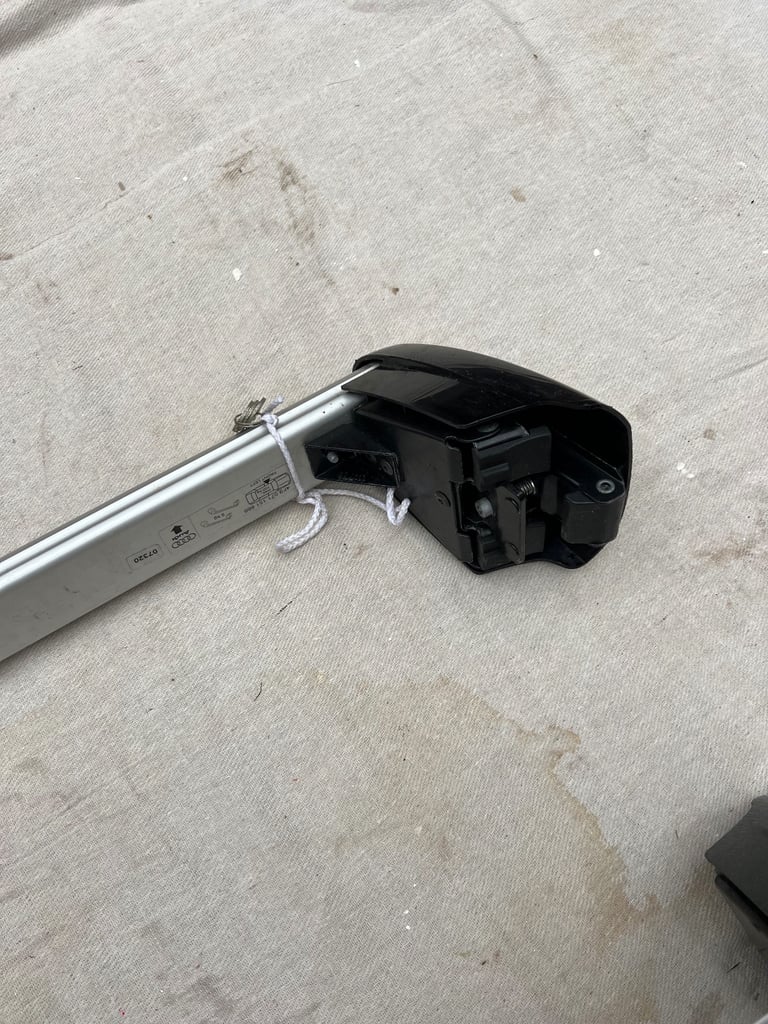 Genuine Audi A6 roof bars.  Ref: 4F9 071 151 666