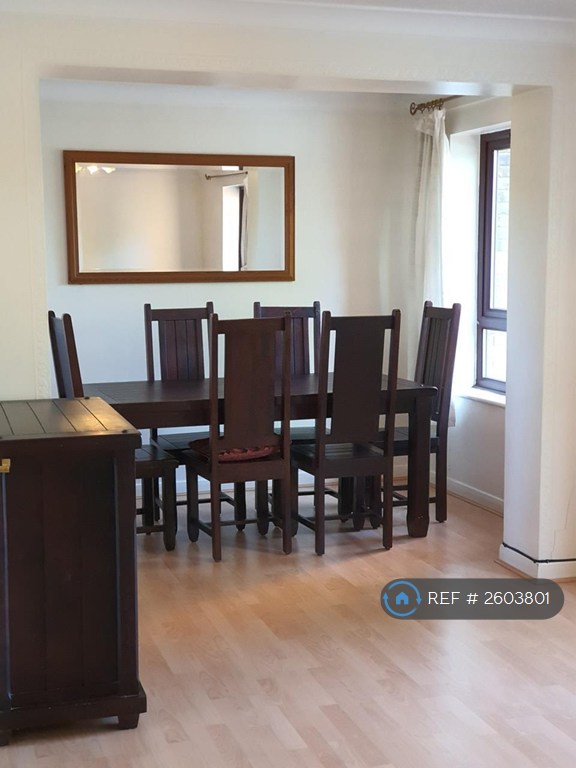 3 bedroom house in Smith Close, London, SE16 (3 bed) (#2603801)