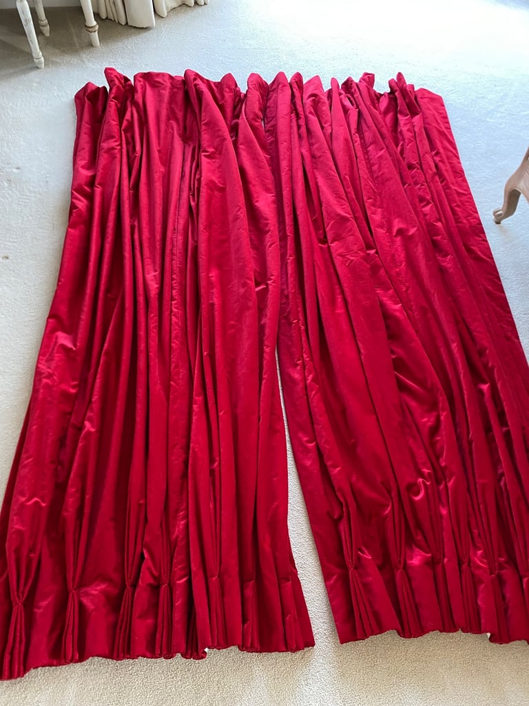 Red curtains & track