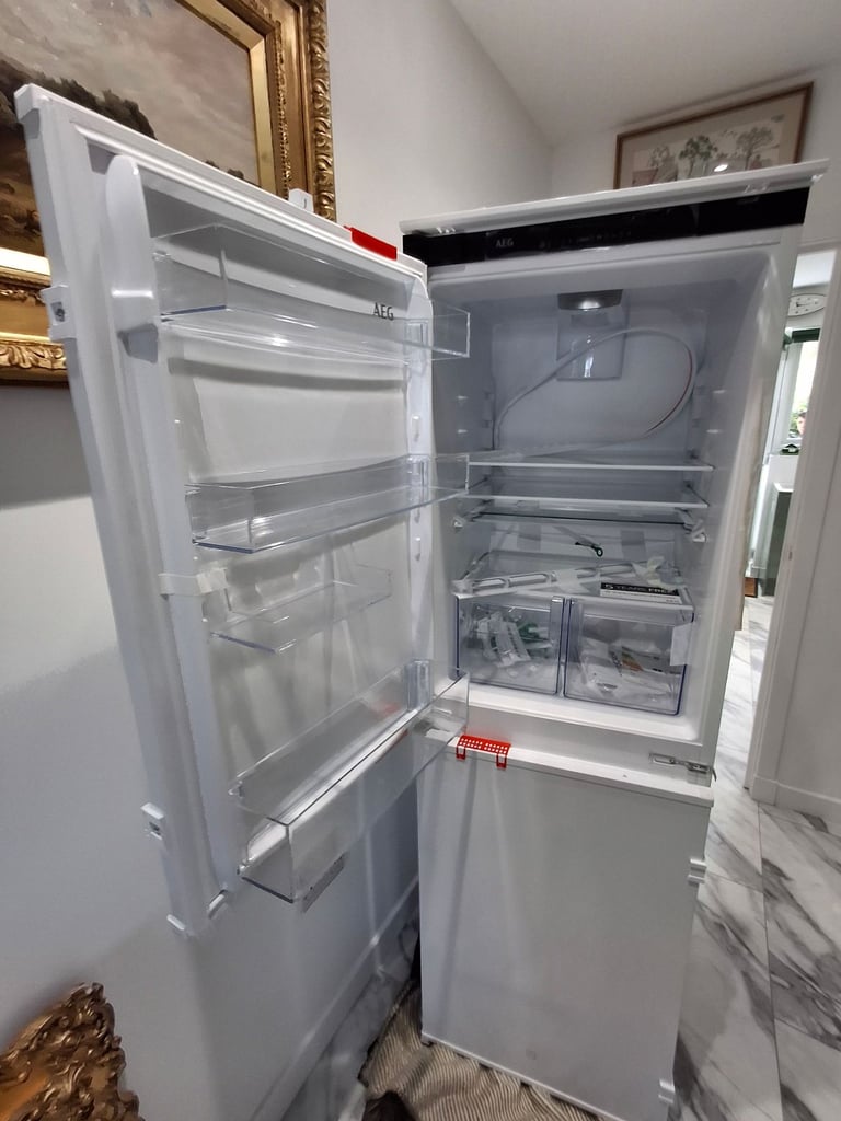 New AEG Integrated Fridge Freezer OSC6T185ES