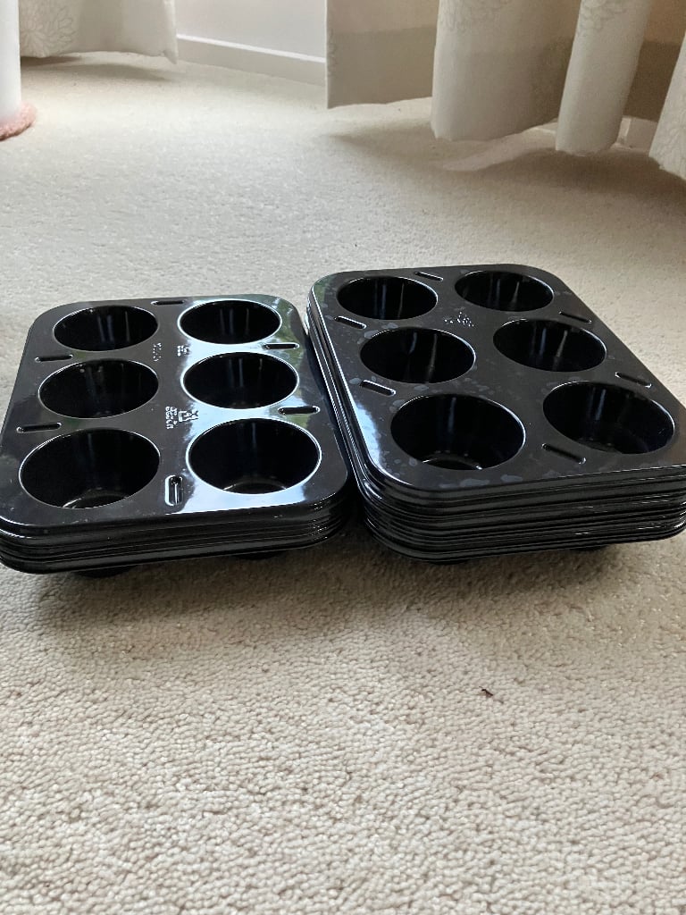 Baking: Mini cupcake trays, Cake decorating booklet and 2 tier cupcake stand. 