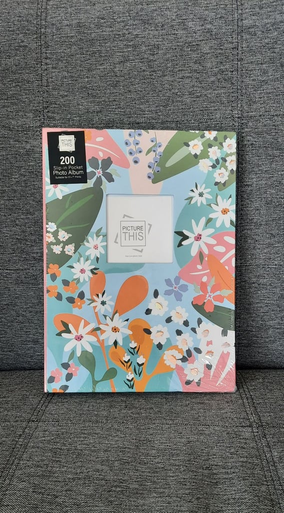 image for Floral Photo Album, 5x7in Prints, 200 Pockets, Flowers Hardcover, 28x20.5cm. Brand New. RRP £22!