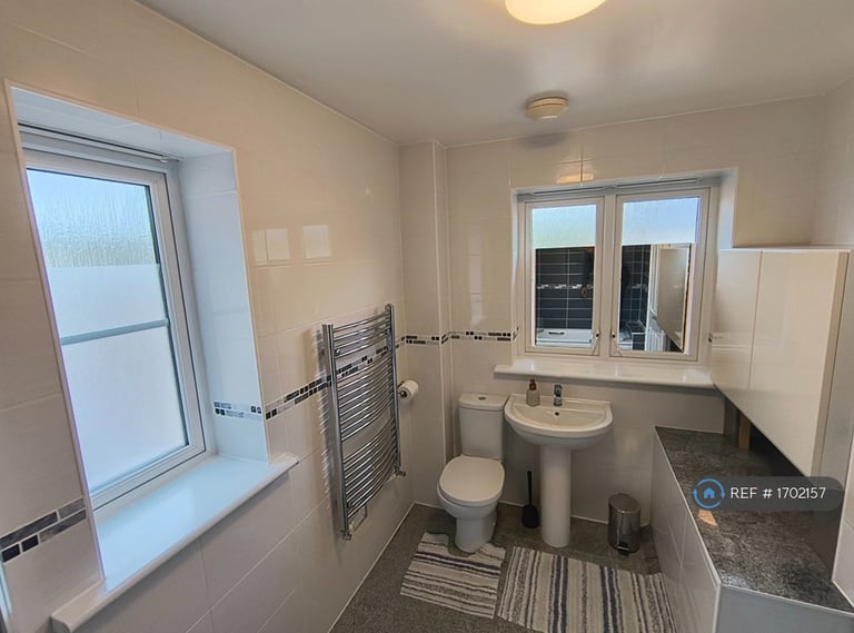 3 bedroom house in Oldmead Close, Harold Hill, Romford, RM3 (3 bed) (#1702157)