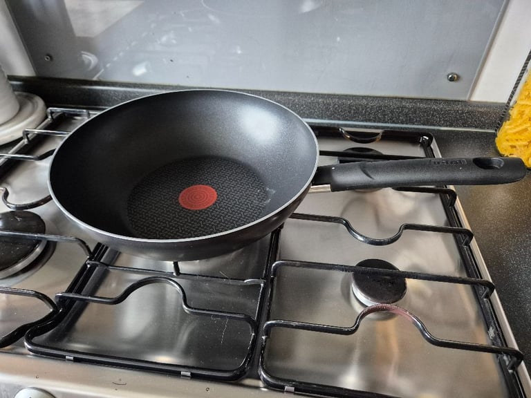 image for Tefal Optimal Technology 28cm Wok - great condition except for a few scratches in the pan