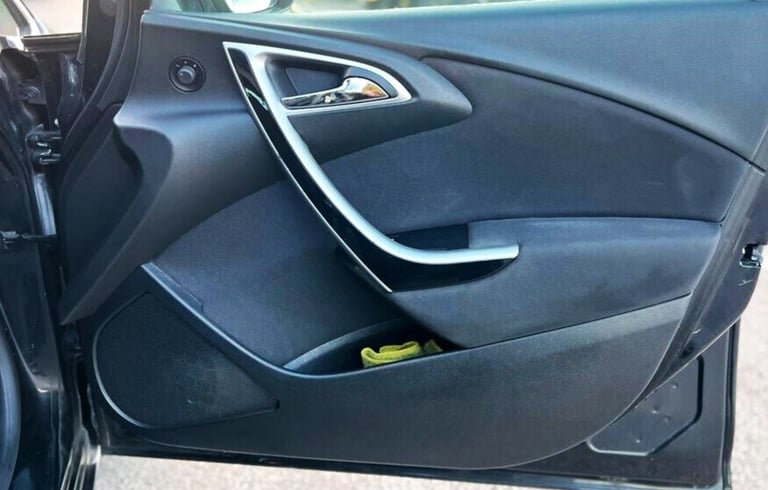 2014 Vauxhall Astra 1.6 SRi Manual 70,000 Miles . 5dr . Good Mileage . CHEAP on Fuel . HATCHBACK ...