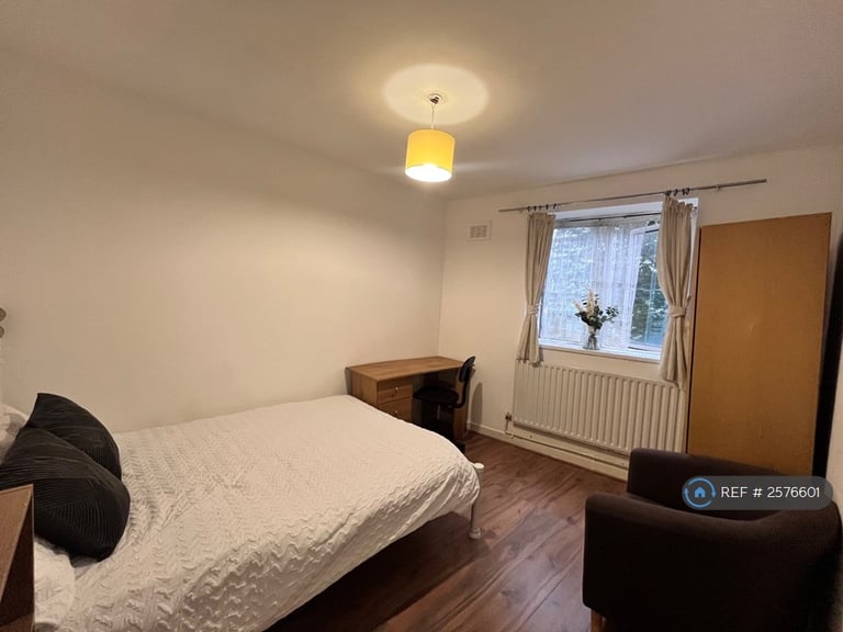 1 bedroom in Rainham House, London, NW1 (#2576601)