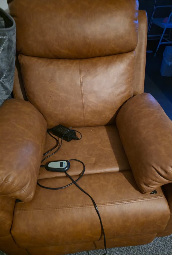 Motor riser recliner Chair - Great Condition