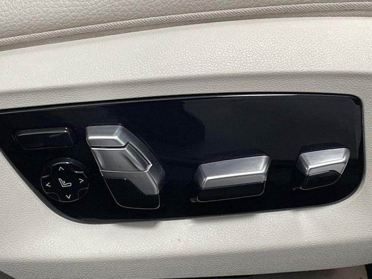 2020 BMW 5 Series 4.4 M550i V8 Saloon 4dr Petrol Steptronic xDrive Euro 6 (s/s) (530 ps) - AA Sal...