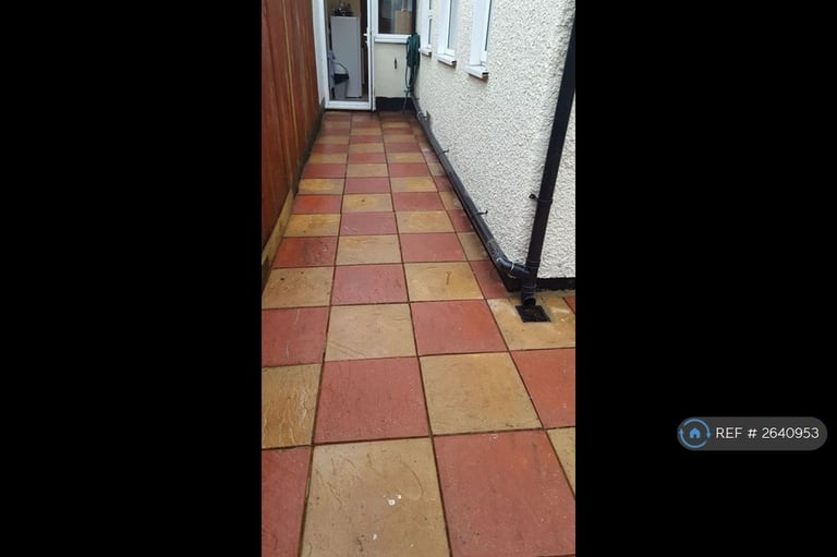 Studio flat in Mitcham Road, Croydon, CR0 (#2640953)