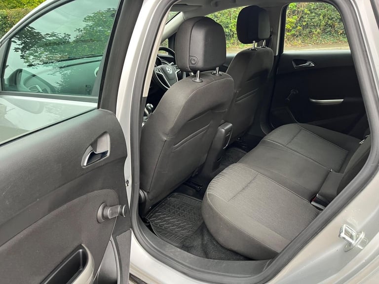 2010 Vauxhall Astra 1.4 16v Exclusiv Euro 5 5dr HATCHBACK Petrol Manual