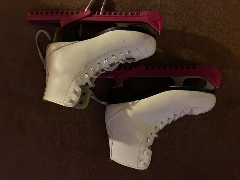 Roces Paradise figure skates size 4