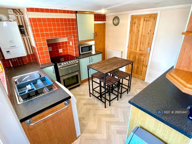 4 bedroom house in Melville Road, Bournemouth, BH9 (4 bed) (#2665447)